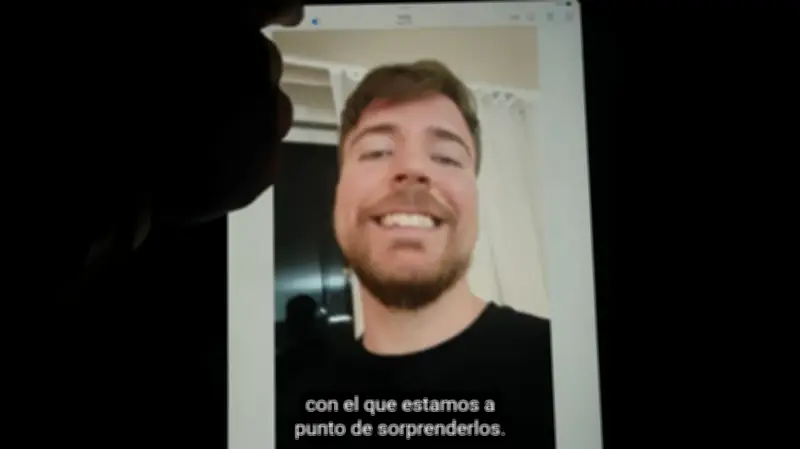 Mujer pierde $53 millones en estafa con IA usando imagen de MrBeast