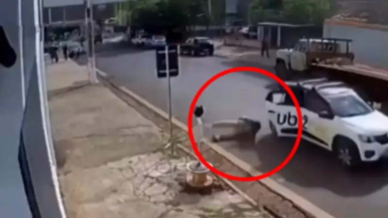 Mujer se lanza de un auto en Brasil por disputa de tarifa de $1.75