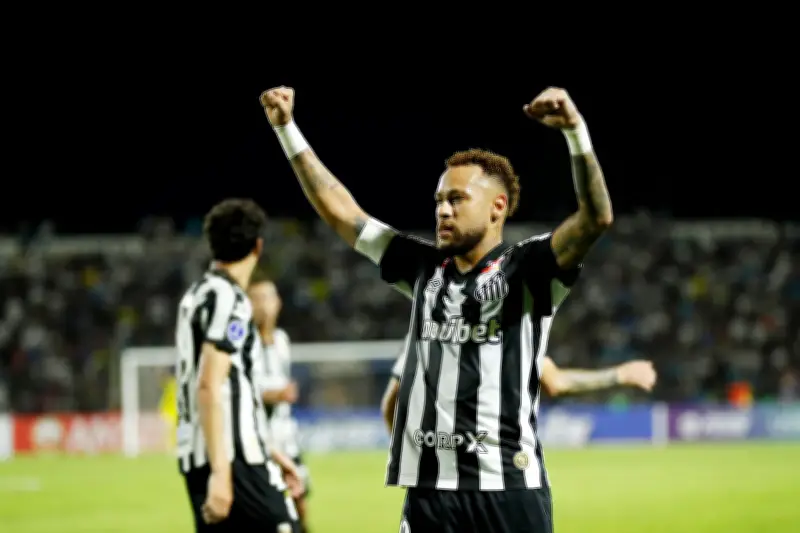 Neymar y Robinho Jr. hacen las paces tras altercado en entrenamiento del Santos