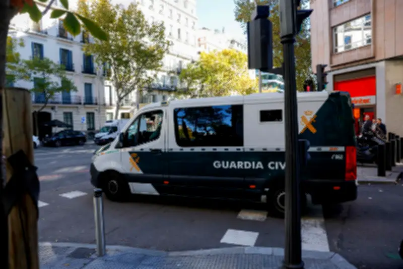 Niña de dos años muere olvidada por su padre en un coche en España