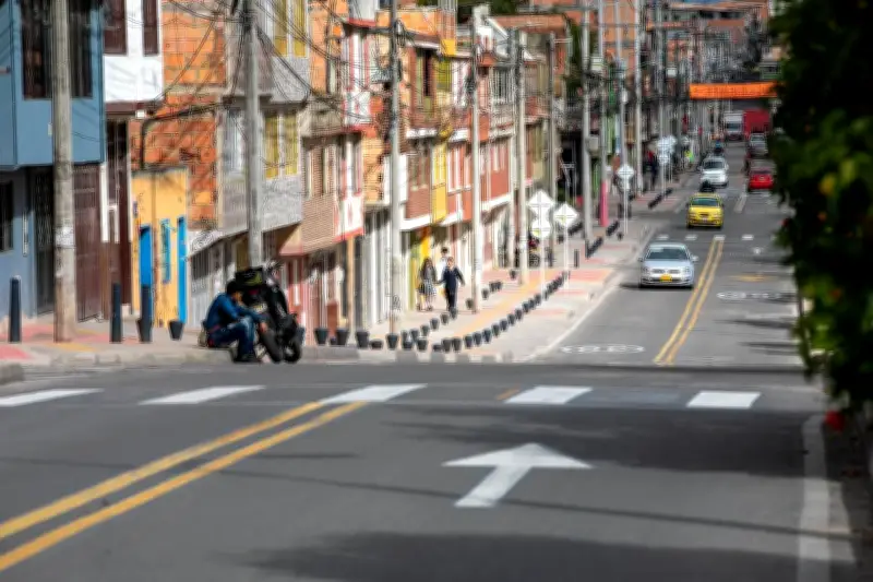 Nueva modalidad de robo en Bogotá: ladrones trepan como 'Hombre Araña' por fachadas