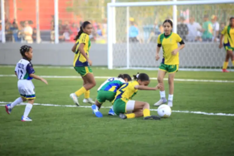 Nuevo Chambacú: alegría infantil con canchas y parque en Cartagena