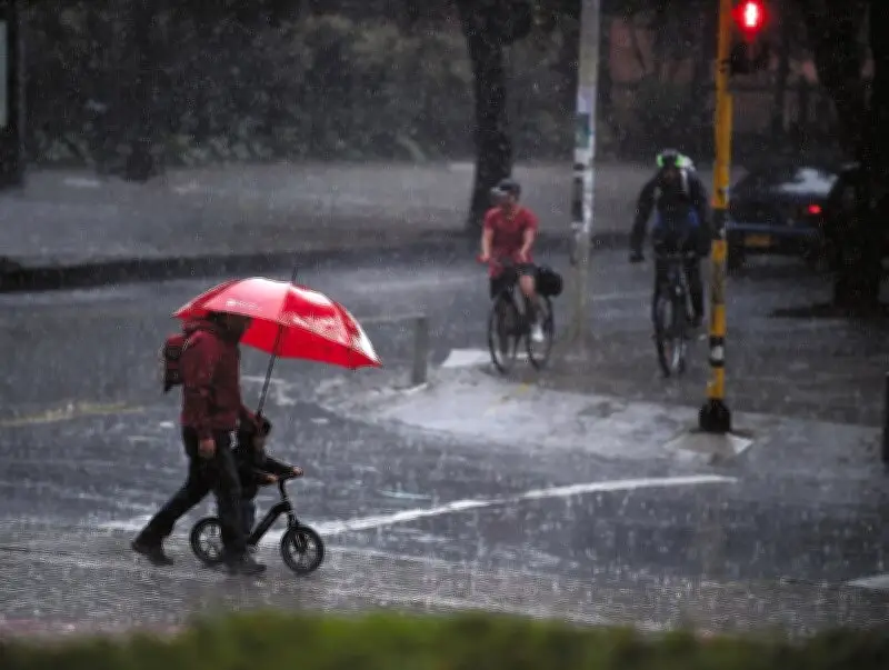 Onda tropical #4 traerá lluvias intensas a varias regiones de Colombia este jueves