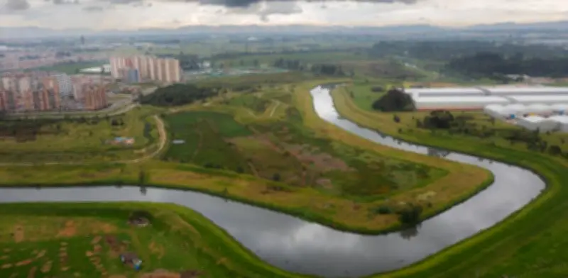 Pañales, preservativos y aceites: los residuos más hallados en el río Bogotá