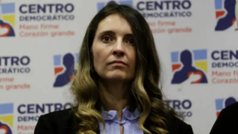 Paloma Valencia denuncia posible hackeo de su celular en campaña
