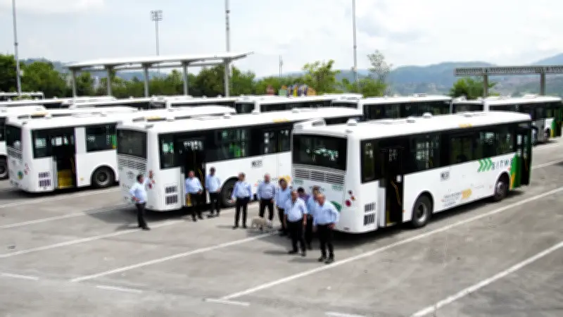 Paro de buses padrones en Metrolínea por salarios atrasados en Bucaramanga