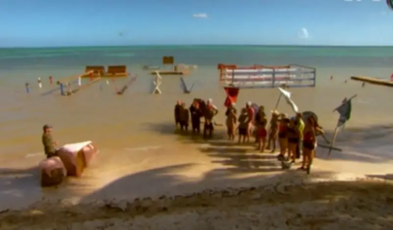 Participante de Survivor se desnuda accidentalmente en cámara