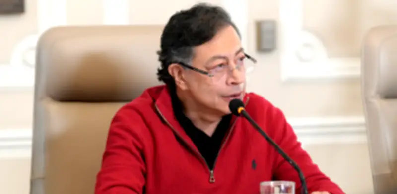 Petro arremete contra la Contraloría por advertencia sobre deuda: 'le faltan economistas'