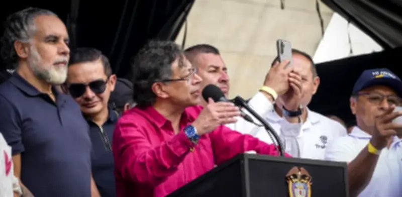 Petro impulsa constituyente para revitalizar campaña de Cepeda pese a rechazo