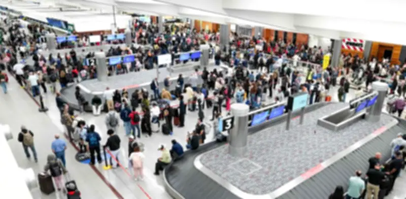 Políticas migratorias de EE.UU. reducen remesas a hogares latinos