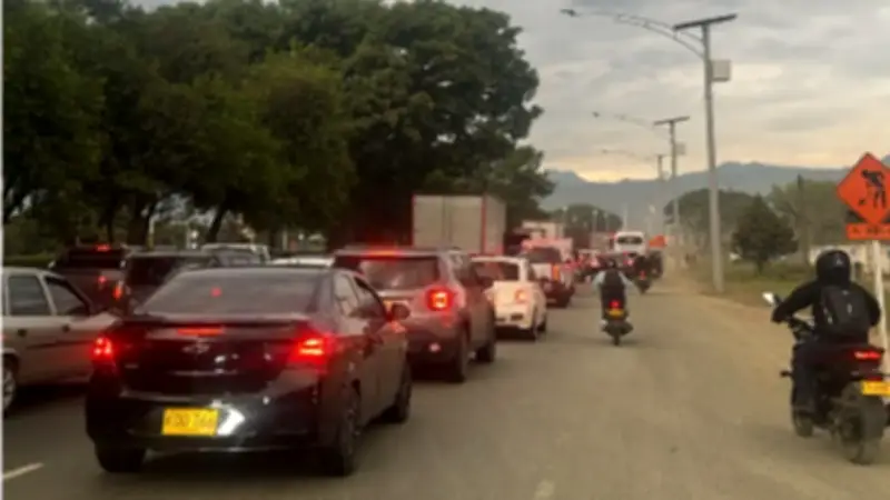 Protesta de transportadores en Cali afecta movilidad en el norte