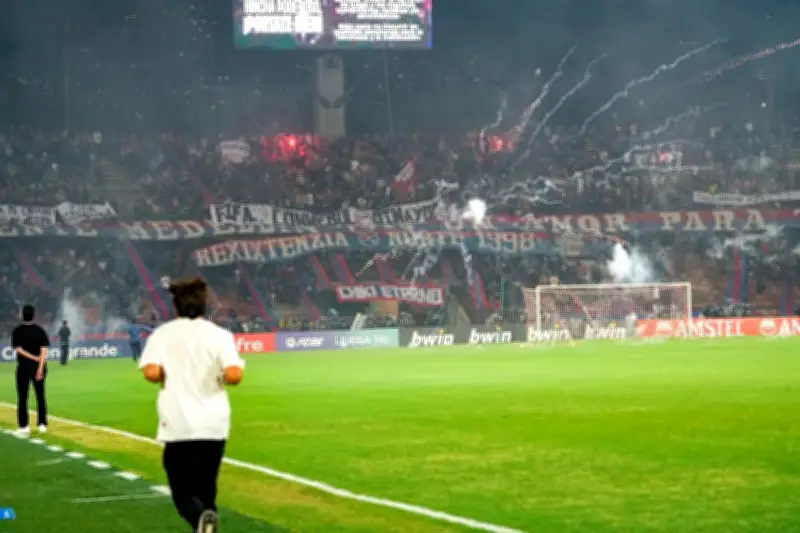 Protestas de hinchas del Medellín suspenden partido contra Flamengo en Copa Libertadores