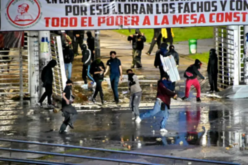 Protestas estudiantiles bloquean la Calle 26 en Bogotá