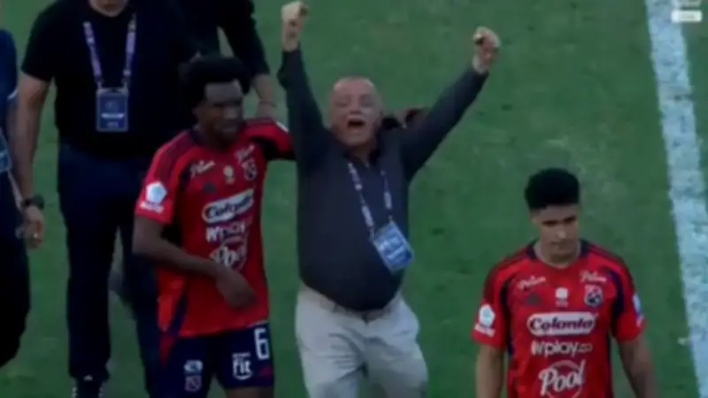 Raúl Giraldo renuncia al DIM tras gestos ofensivos a la hinchada