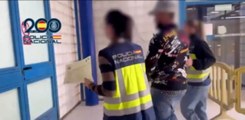 Red criminal convertía identidades colombianas en pasaportes hacia Europa: 34 capturados en España