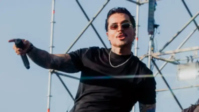 Reykon vuelve a los escenarios: revela planes para concierto en el Movistar Arena