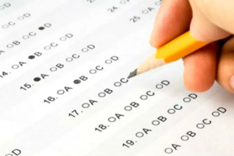 Saber 11 2025: leve mejora en puntaje, pero persisten brechas educativas