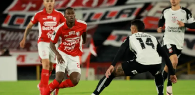 Santa Fe deja escapar victoria ante Corinthians en tiempo añadido