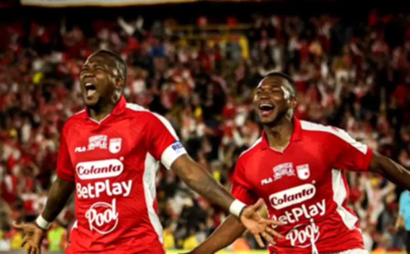 Santa Fe gana 2-1 a Platense y mantiene opciones en Libertadores