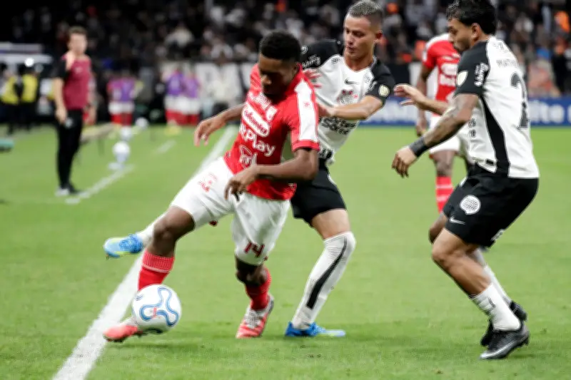 Santa Fe recibe a Corinthians en duelo clave de Copa Libertadores