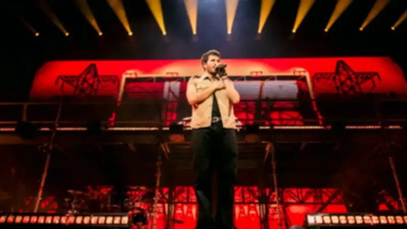 Sebastián Yatra deslumbra en Bogotá con su gira 'Entre tanta gente'