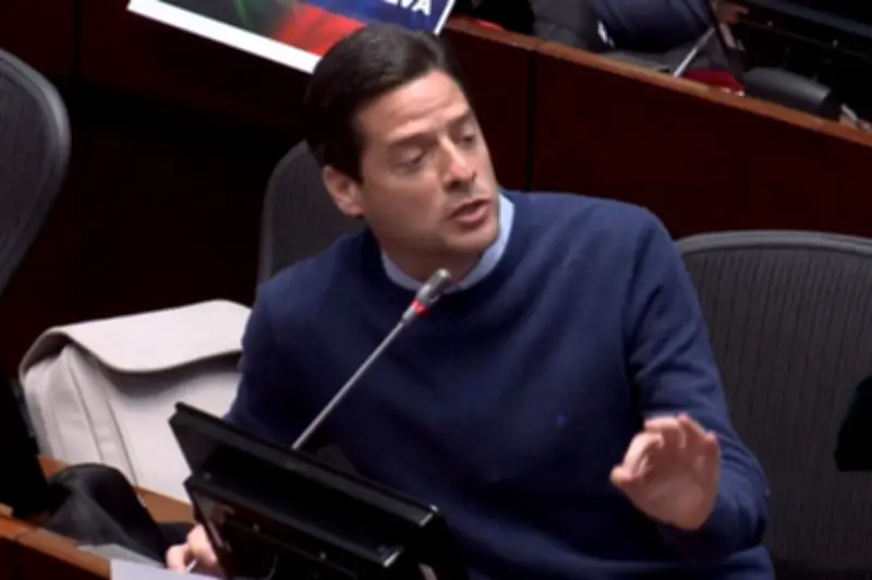 Senador Mauricio Gómez renuncia al Partido Liberal y a su curul