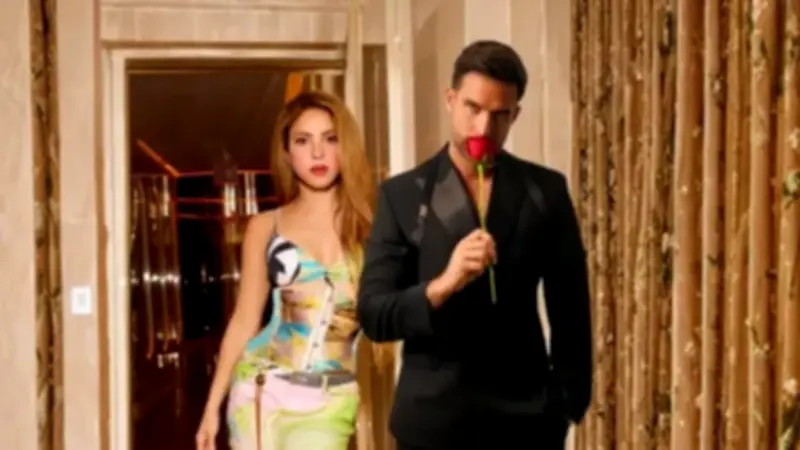 Shakira y el presentador mexicano Clovis Nienow desatan rumores de coqueteo en viral video
