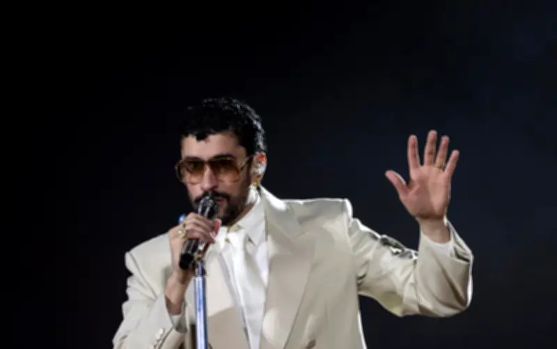 Sillas de Bad Bunny se convierten en arte en museos de Chicago