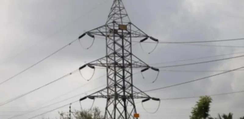 Superservicios detecta alzas atípicas en precios de oferta de energía