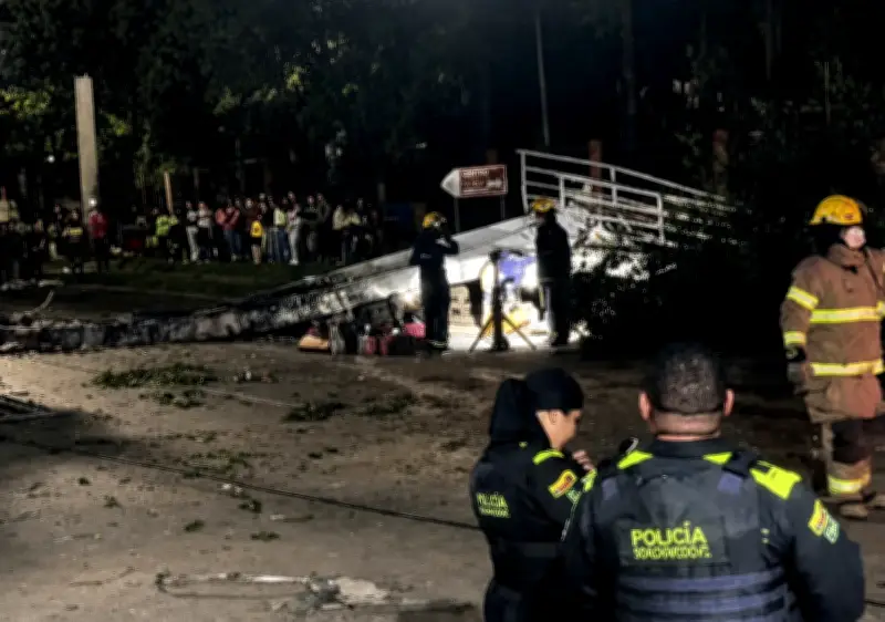 Tragedia en Girón: puente peatonal colapsa y deja un motociclista muerto