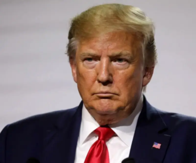 Trump amenaza con tomar Cuba "casi de inmediato" y endurece sanciones