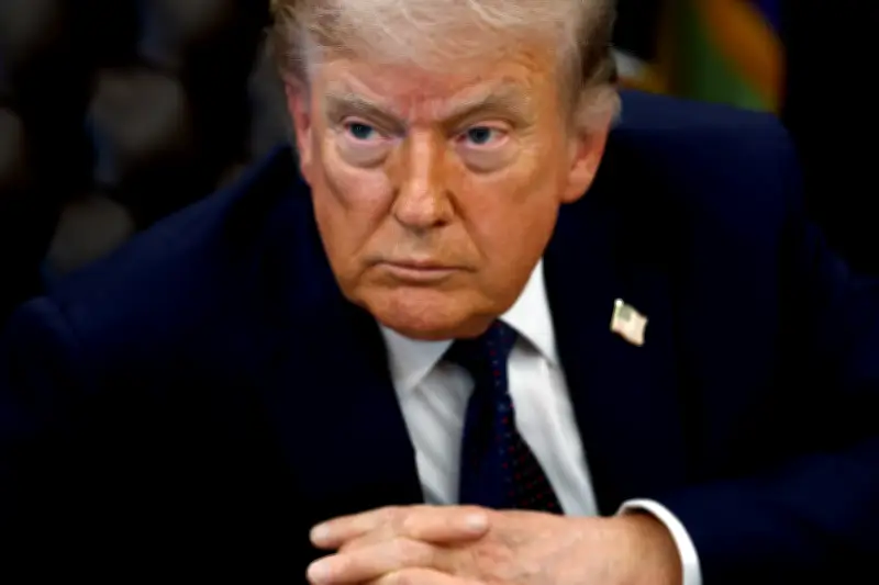 Trump insiste en negociaciones con Irán tras ataques en el estrecho de Ormuz
