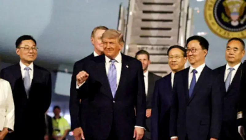 Trump sorprende con declaraciones de amistad hacia China en reunión con Xi Jinping