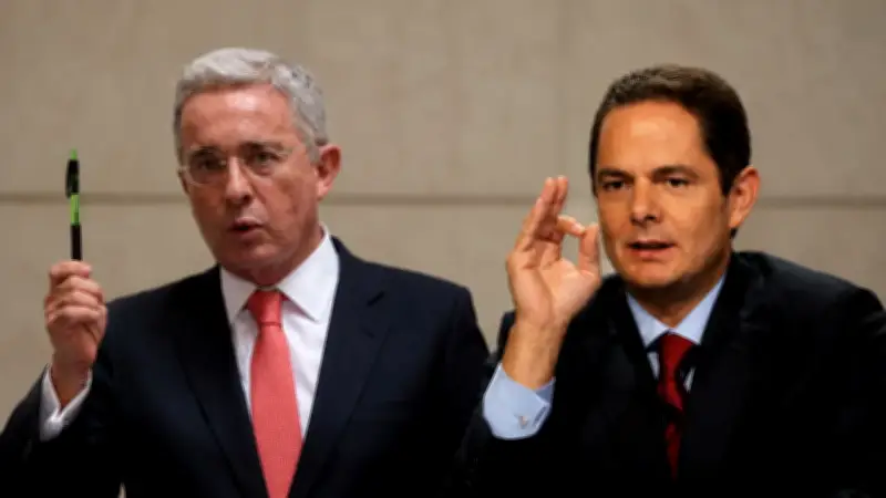 Uribe minimiza diferencias con Vargas Lleras y expresa su admiración