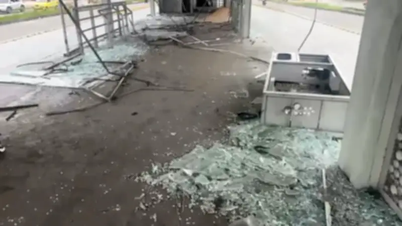 Vandalismo destruye estación Provenza de Metrolínea en Bucaramanga