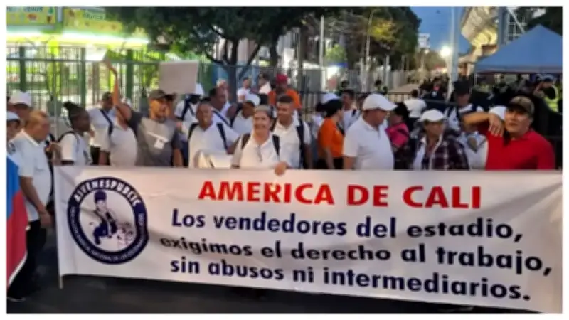 Vendedores ambulantes protestan en el Pascual Guerrero antes de partido de América