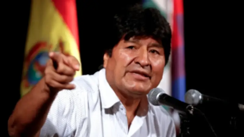 Violencia en Bolivia: seguidores de Evo Morales toman aeropuerto y atacan periodistas