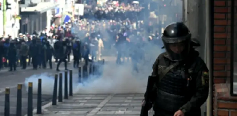 Violentos choques en Bolivia: 127 detenidos en protestas contra Rodrigo Paz