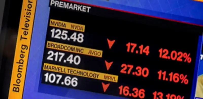 Wall Street cae por presión de bonos y venta masiva de tecnológicas