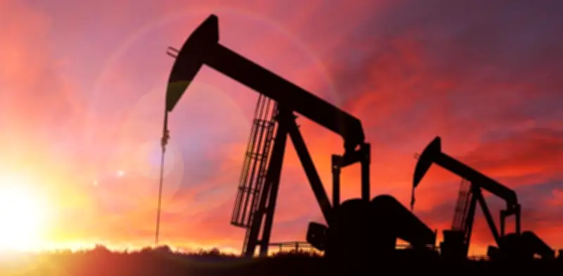 Wall Street cierra mixto: tecnológicas caen y petróleo sube por tensión con Irán