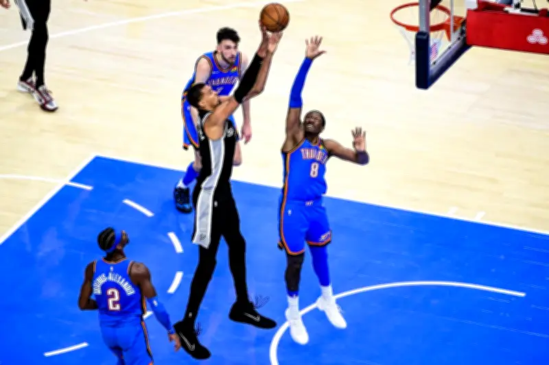 Wembanyama arrasa con 41 puntos y 23 rebotes; Spurs vencen a Thunder en doble prórroga