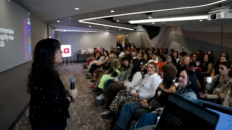 YouTube trae a Bogotá Amplify-HER para empoderar a mujeres en la música