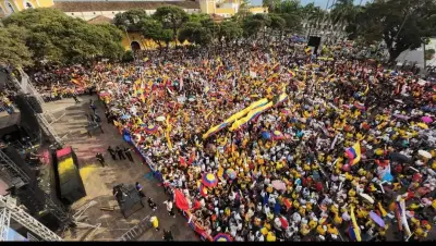 Abelardo De La Espriella llena Bucaramanga en su cierre de campaña