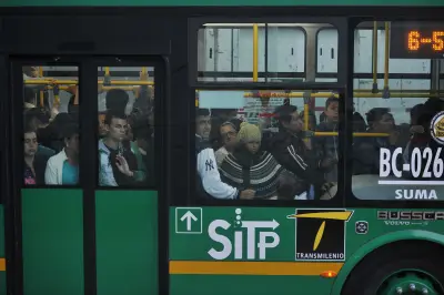 Acuerdo firma piloto de rutas alimentadoras de TransMilenio en Soacha