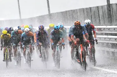 Aficionado casi causa tragedia en el Giro de Italia; autoridades lo identifican