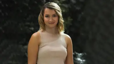 Andrea Petro, hija de Gustavo Petro, escribe un libro autobiográfico