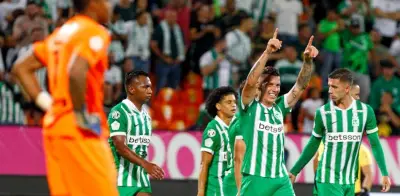 Atlético Nacional golea 7-1 a Internacional y avanza a semifinales