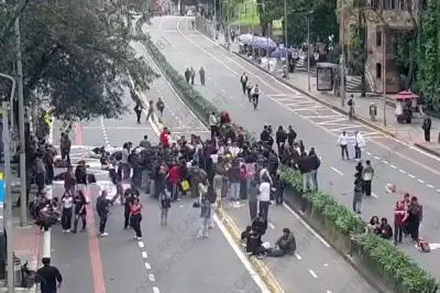Bogotá: caos por bloqueos y lluvias afectan movilidad en varias zonas