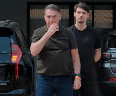 Bolsonaro sale de arresto domiciliario para cirugía de hombro