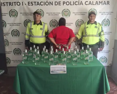 Capturan a pasajero con 60 botellas de licor ilegal en bus en Bolívar